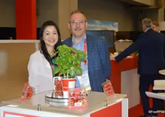 Shiho Uzawa and Jaap Dane with Windset Farms show grape tomatoes in topseal packaging and also talk about one of the company’s most recent product additions; basil.